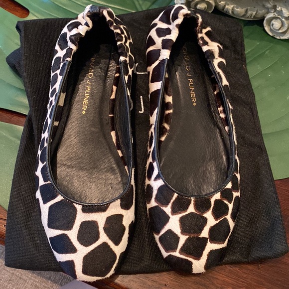 Donal Pliner—Hair on giraffe print flat 7.5 - Picture 3 of 3